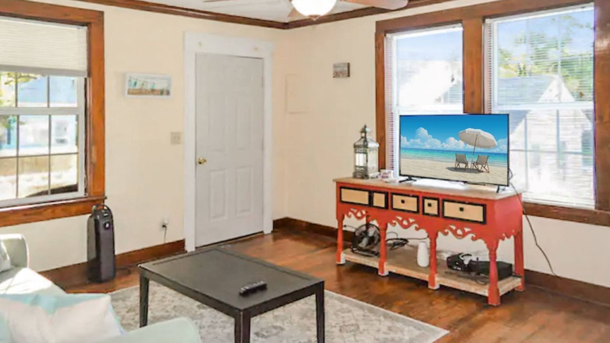East Hill Apartment | The Carriage House | 2 Bed, 1 Bath