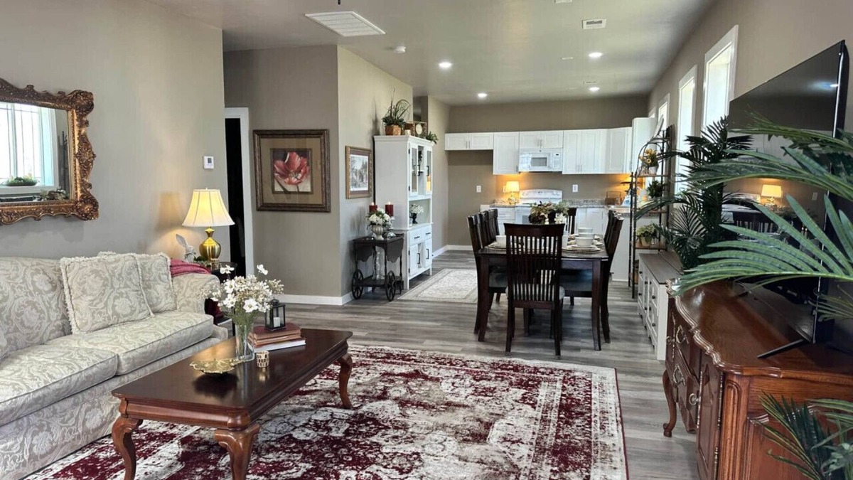 Guthrie Apartment | The Carriage House at The Judge`s Chamber