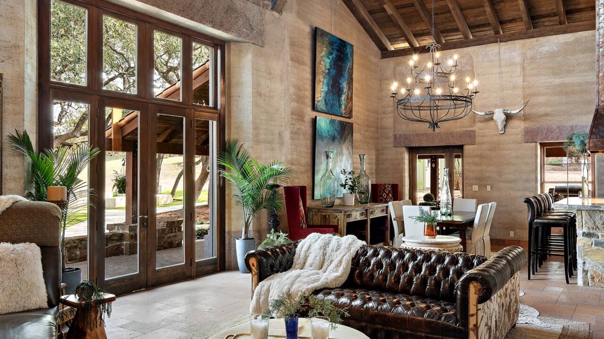 Spicewood House | The Carriage house, Gated Equestrian Ranch