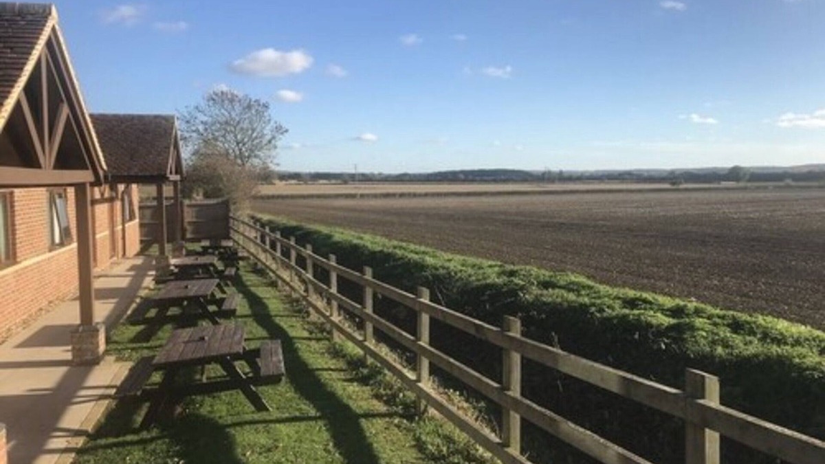 Moulsoe Hotel | The Carrington Arms