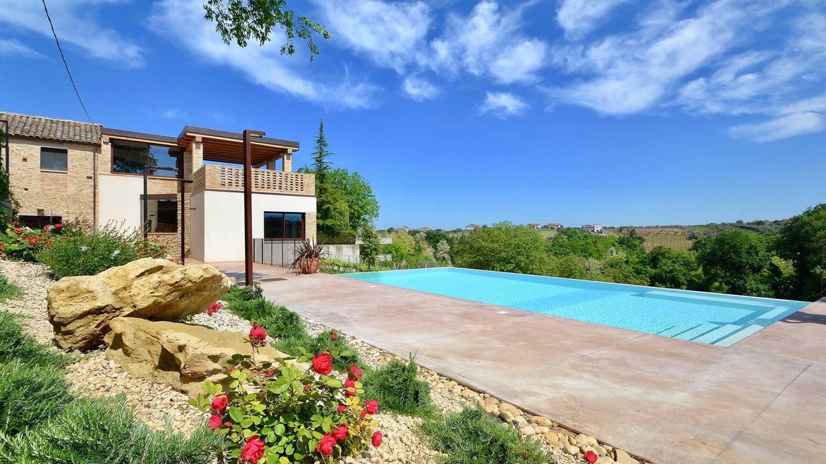 Crecchio Bed & Breakfast | The Casa del Toro - Borgo Baccile by Vini Fantini