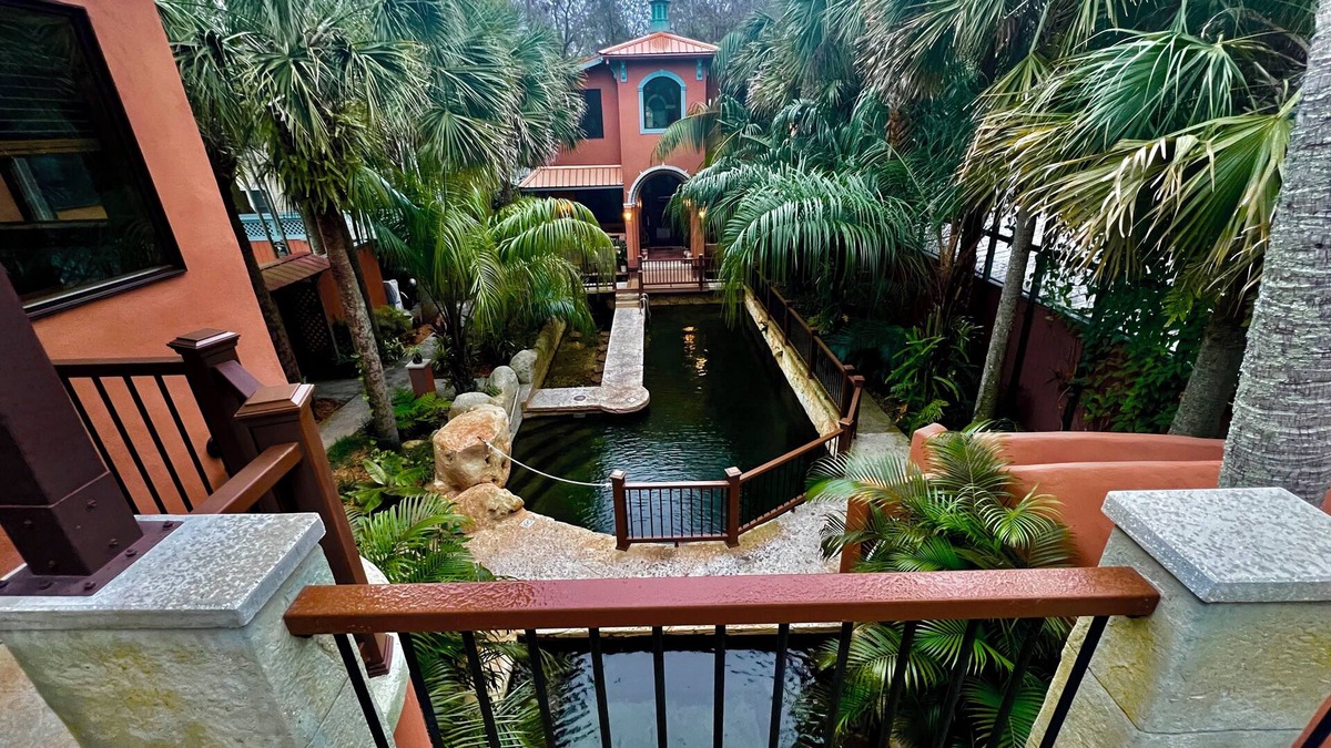 DeLand Apartment | The Casita is a stunning villa in a tropical oasis in historic downtown DeLand.