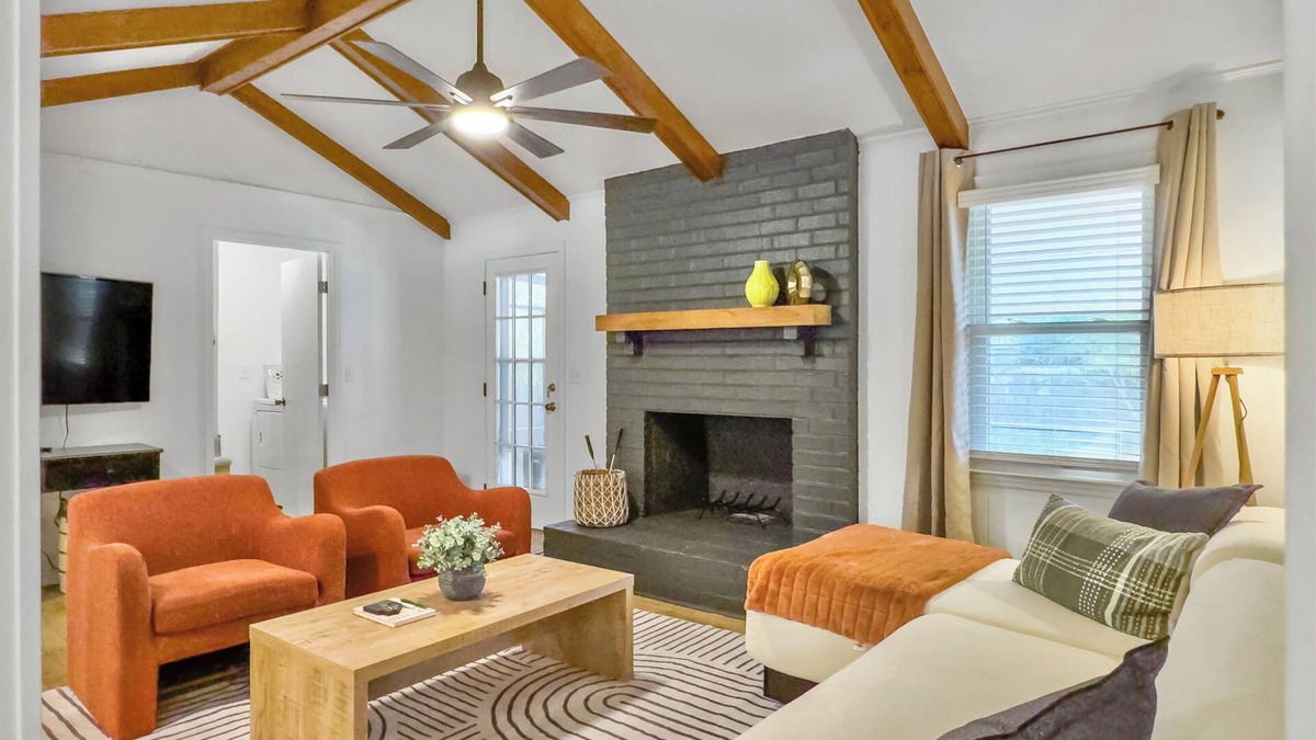 Lincolnville House | The Caspian: family friendly haven with private pool perfect for large groups