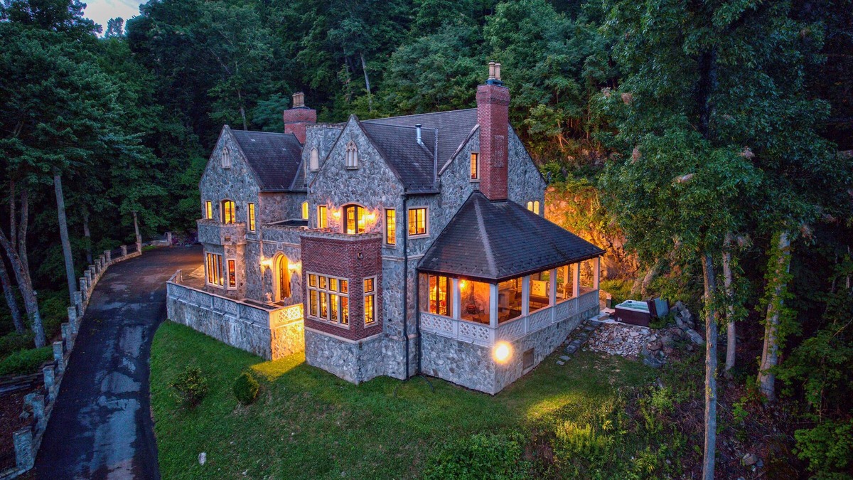 Banner Elk House | The Castle At Valle Crucis: Live Like A King! Over 10K sq ft, View, hot tub, pool table, and more!