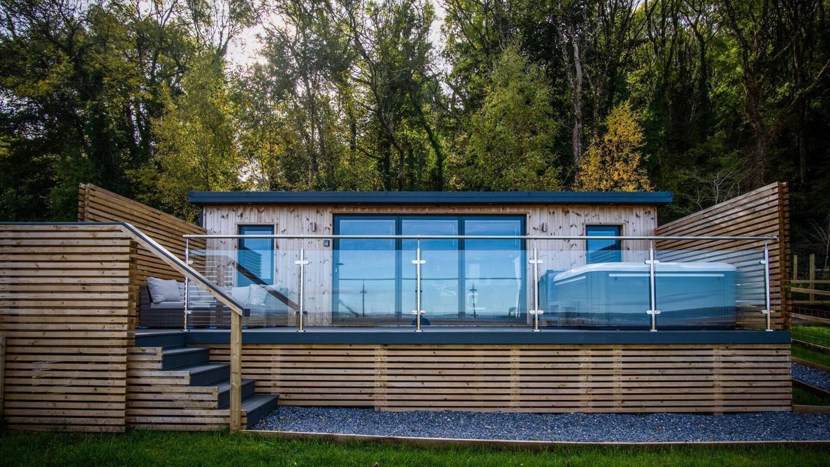 Llangennith Ski Chalet | The Caswell Bay Hide Out - 1 Bed Cabin - Landimore