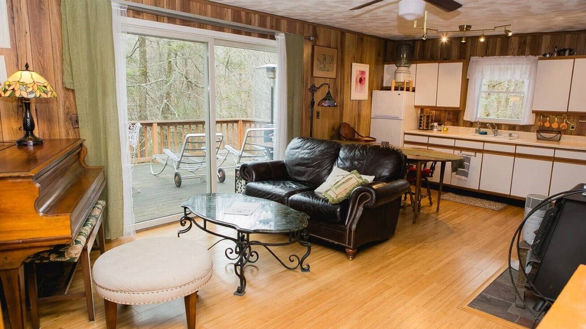Kerhonkson Cabin | The Catskills Experience - No Car Needed