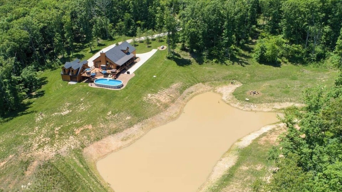 Warrenton Cabin | The Cedar Hill Lodge 52ac - Sleeps 20 - Hot Tub