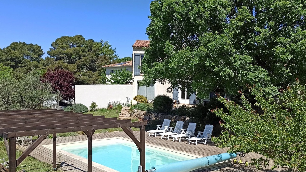 Pourcieux House | The centenary oak tree