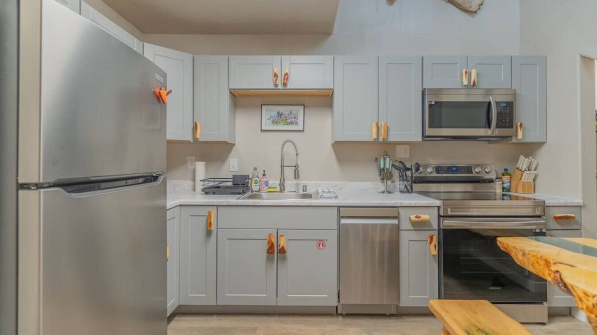 North Pole House | The Central Driftwood Inn 2.0