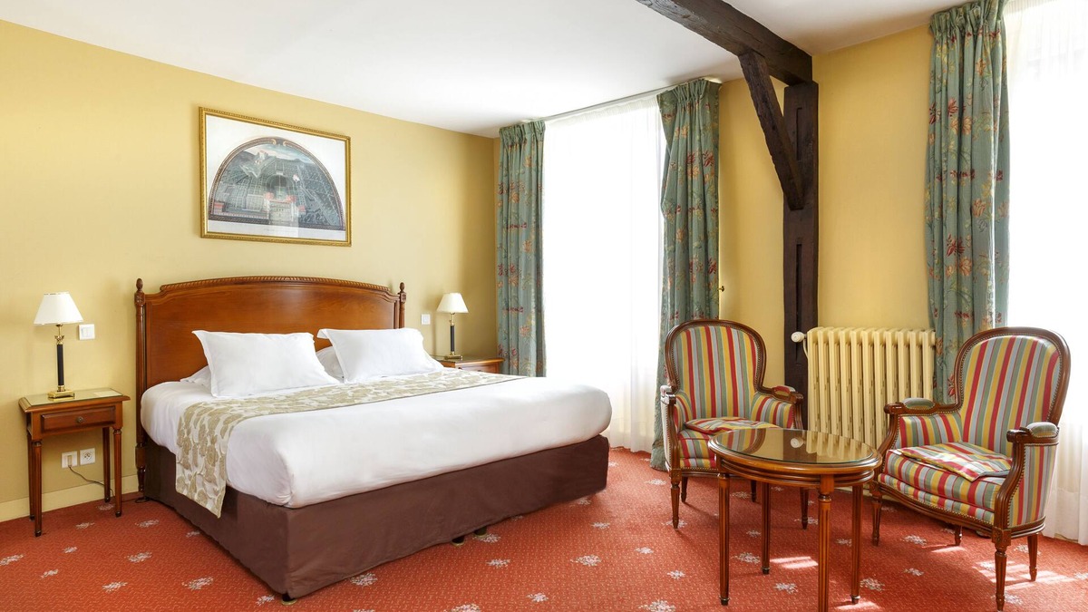 Sancy Bed & Breakfast | The château de sancy residence