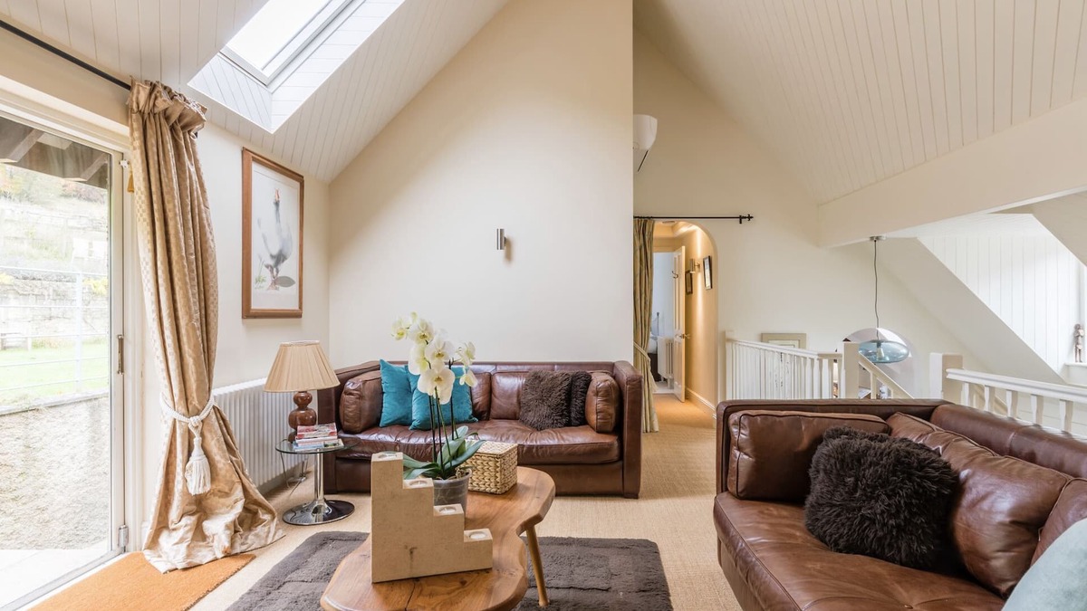 Stroud House | The Chairman's Retreat, Slad, The Cotswolds, Gloucestershire. Space to relax.