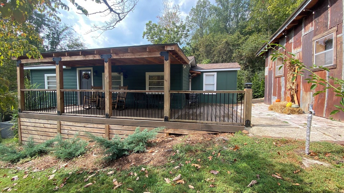 Thompson's Station Cottage | The Chalet-1.5bath, sleeps 4, Franklin/LeipersFork