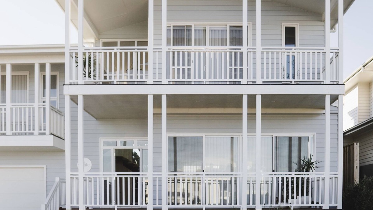 Catherine Hill Bay House | THE CHALET, designer beach house with pool in the beautiful Catherine Hill Bay.