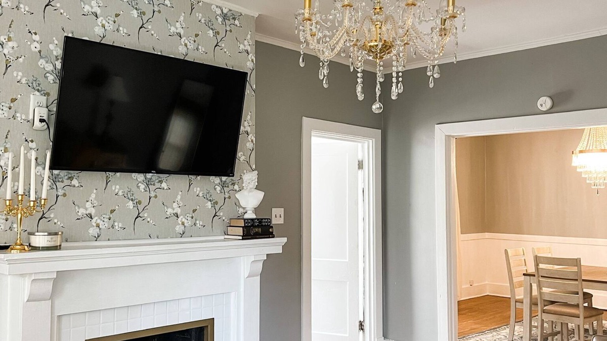 Midtown House | The Chandelier Loft of Midtown - Near It All!