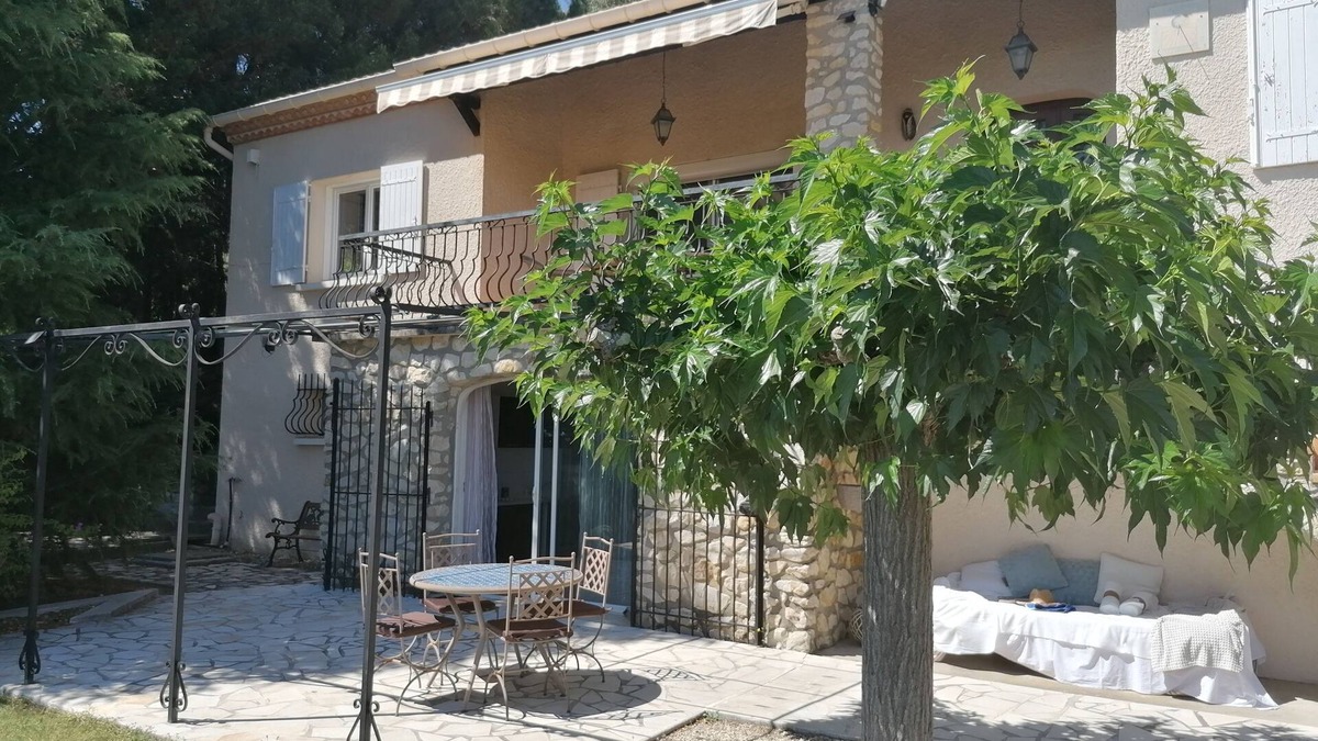 Montfrin Villa | The charmassonne villa
