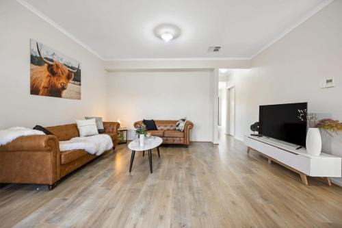 Largs North House | The Charming Living 3BR Townhouse Perfect Vacation