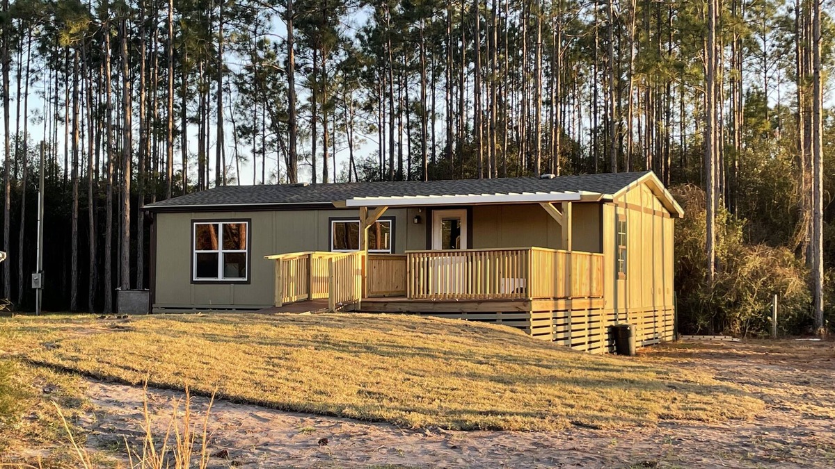 Thomas Drive Cottage | The Charming Cottage at Cypress Pond PCB