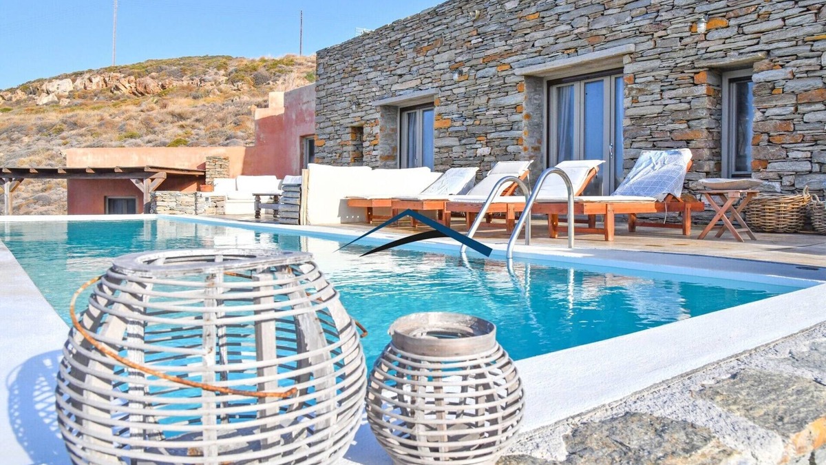 Kea Villa | The "Charming Waterfront Retreat", with a pool & access to the sea, near Otzia