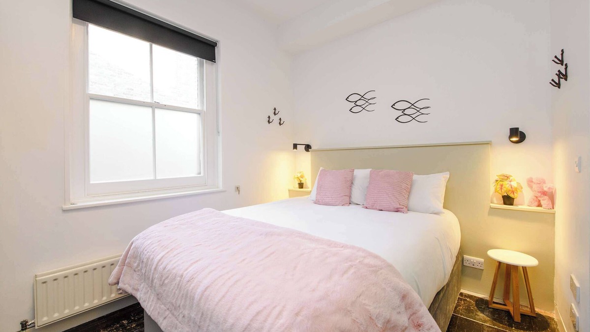 South Bank Apartment | The Cheeky Hideaway - Borough - by Frankie Says