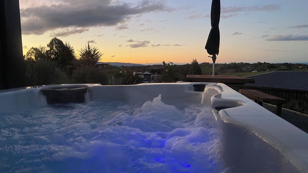 Upper Moutere Apartment | The cheeky Little Farm shed - amazing views for relaxing or activity as you wish