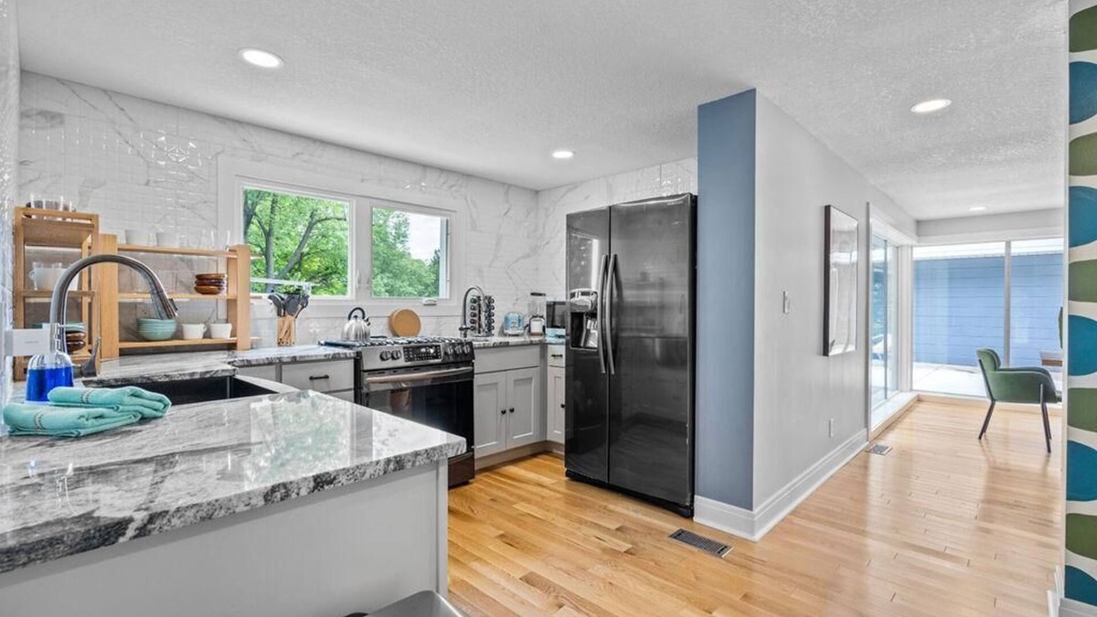 North Kansas City House | The Cherry On Top - Perfectly located remodeled home on 1 acre!