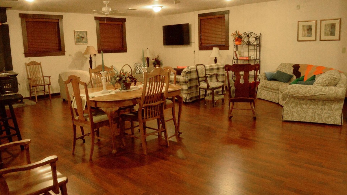 Winesburg House | The Chestnut Barn built in 1830 is nestled in the quaint Amish town of Winesburg
