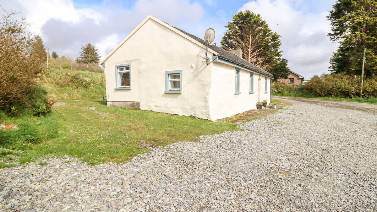 Skibbereen Cottage | THE CHOCOLATE BOX, family friendly in Ballydehob, County Cork