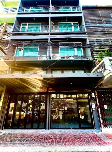 Pom Prap Apartment | The Circle 2