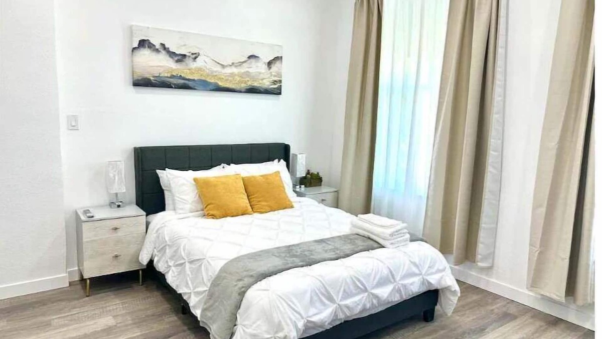 Ontario Apartment | The City View Serenity