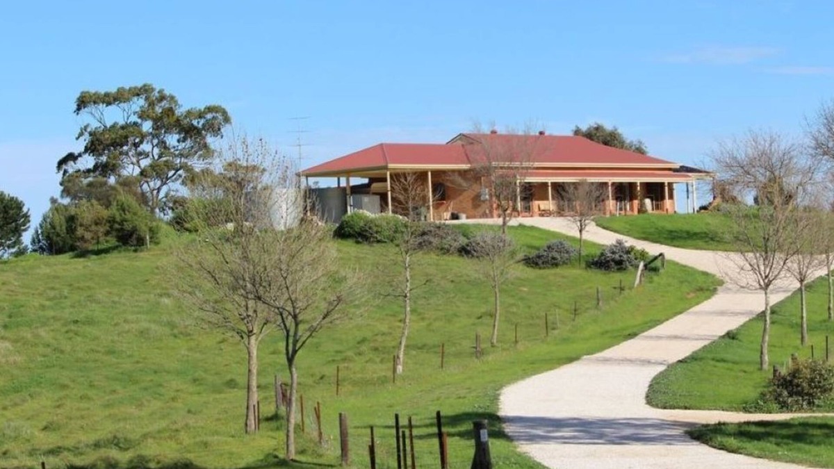 Emu Flat House | The Clare View HOUSE (pet friendly, wheelchair accessible)Sleep 8