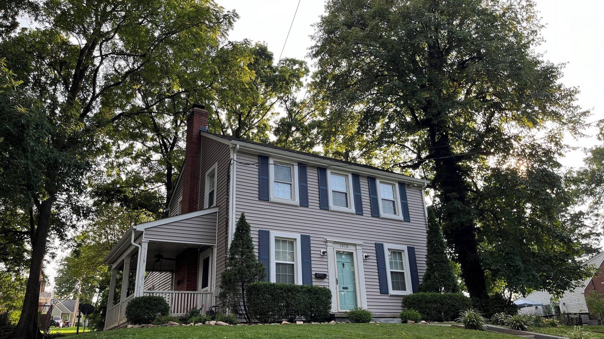 Lynchburg House | The Classic Colonial. Centrally located, 5 bedroom home in Lynchburg!