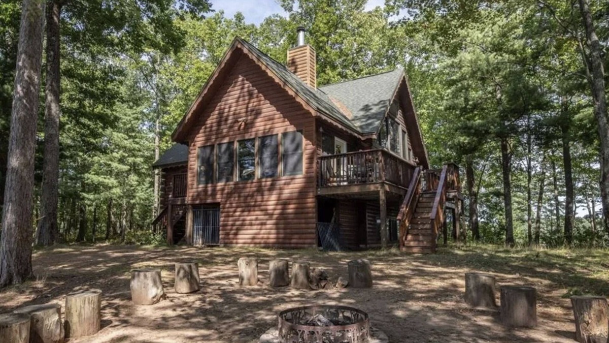 Hayward Cabin | The Clear Lake Island Hideaway