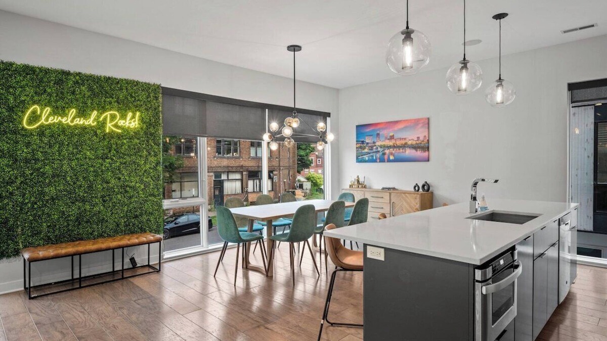 Tremont House | The Cleveland ROCKS! Townhome in Tremont