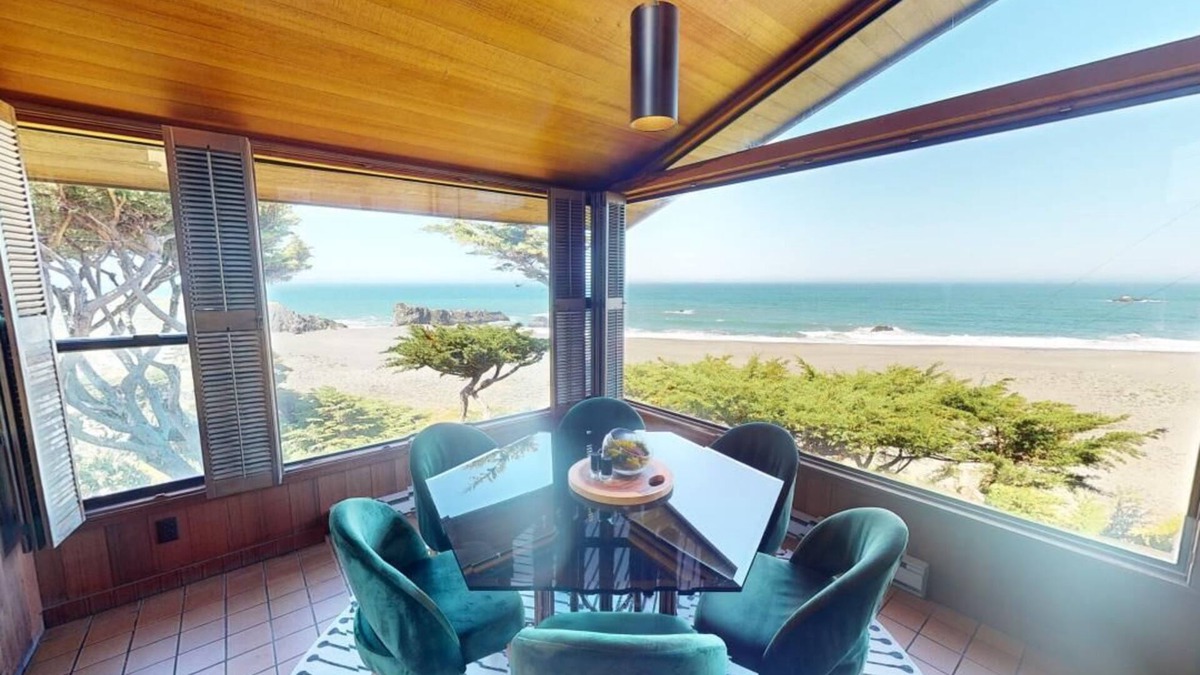 Bodega Bay House | The Cliff House: Panoramic Oceanfront Views by Famed Architect Carson Bowler.