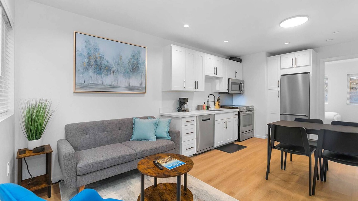 Atlantic Apartment | The Cloudbreak Townhome - 88 Walkscore!