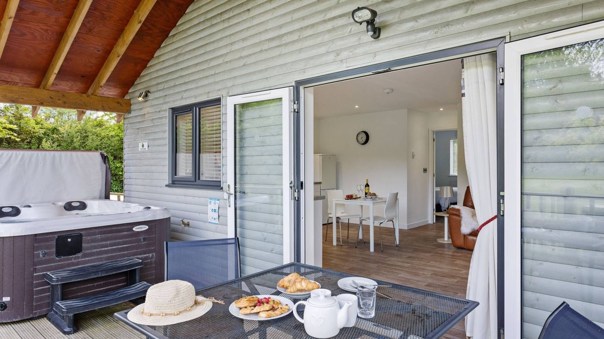 Somerton Ski Chalet | The Clover Lodge, Redlake Farm