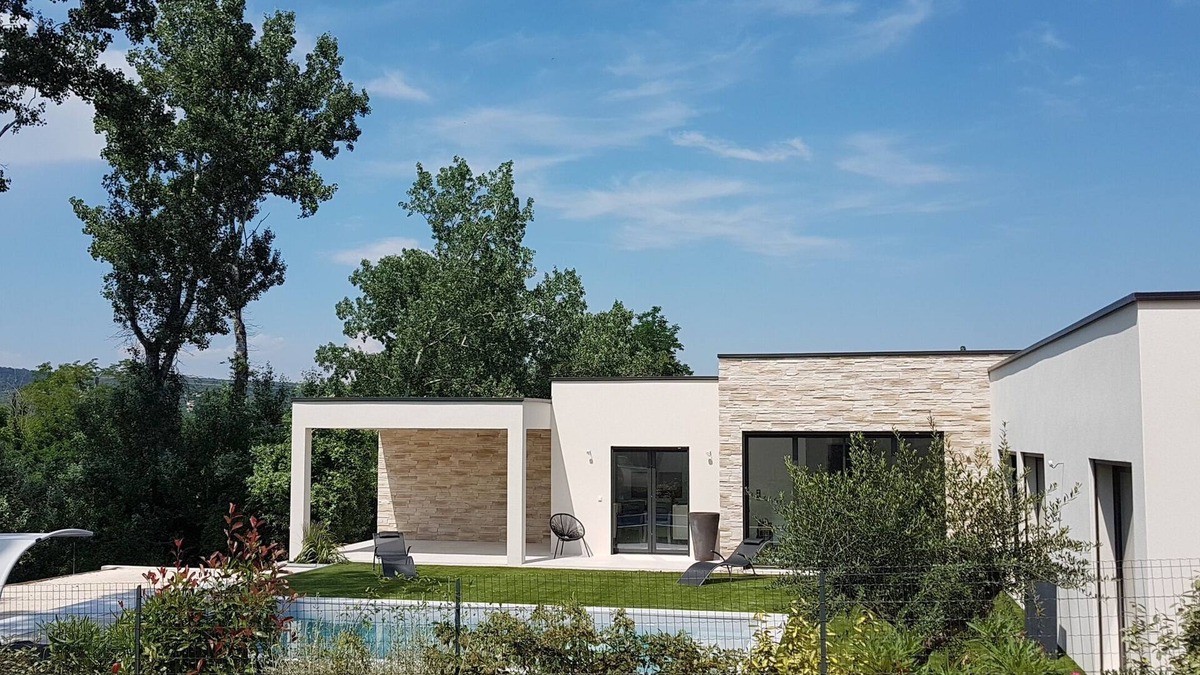 Saint-Julien-de-Peyrolas Villa | The contemporary Beau Soleil will seduce you with its elegance and its environment.