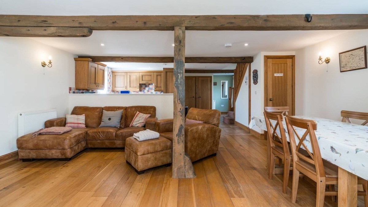 Pevensey Other | The Coach House - Farmhouse with Private Reservoir & Lake - Sleeps 4