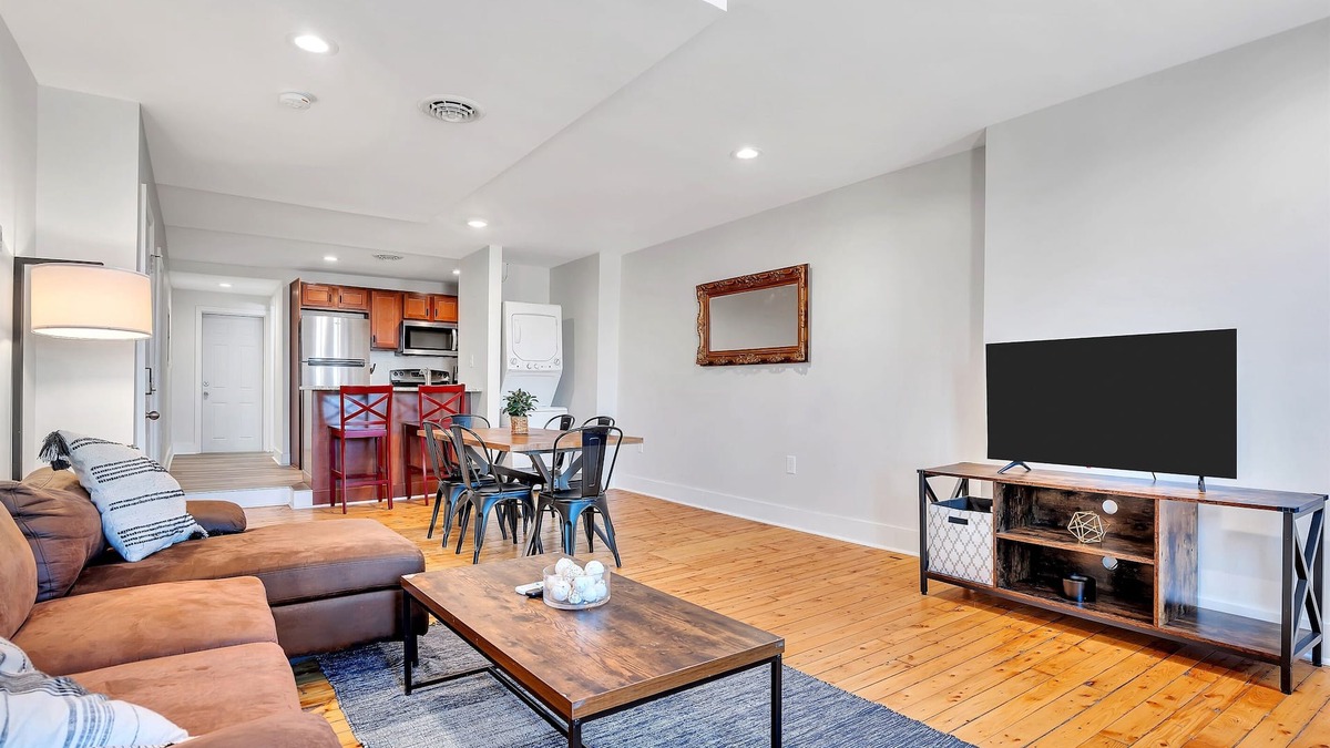 Troy Cabin | The Collar City Oasis |Pet Friendly|Workspace|Laundry|Hospitals & Colleges|WIFI