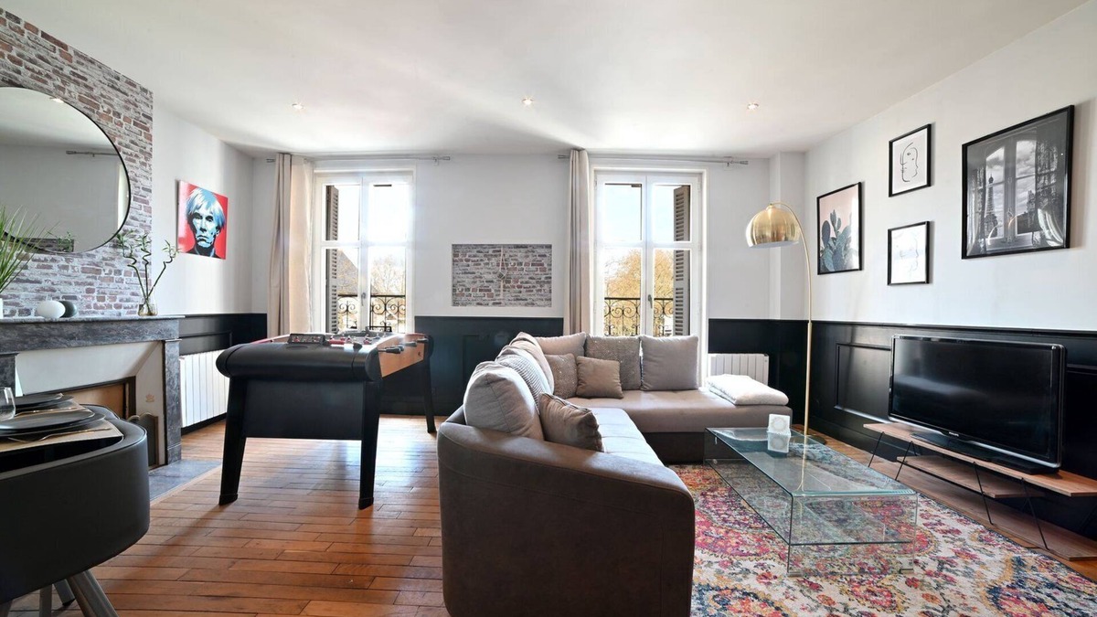 Poitiers Apartment | The Collectionneur~ Babyfoot ~ Downtown