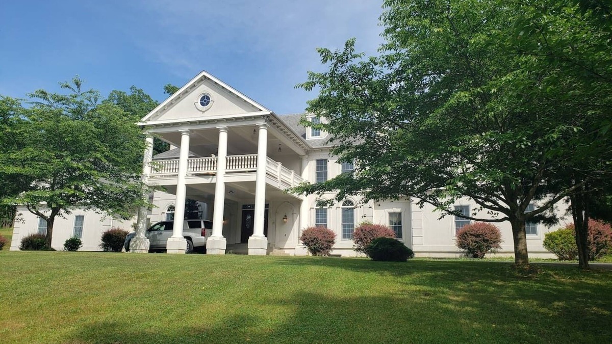 Halltown House | The Colonial Estate at Harpers Ferry. Indoor Pool