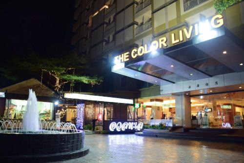 Mueang Samut Prakan District Hotel | The Color Living Hotel