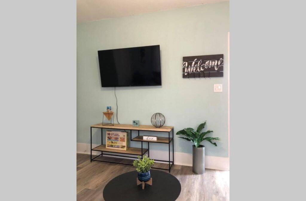 Baytown Apartment | The Comfi Coral - 2 Bed Apartment Home Studio B