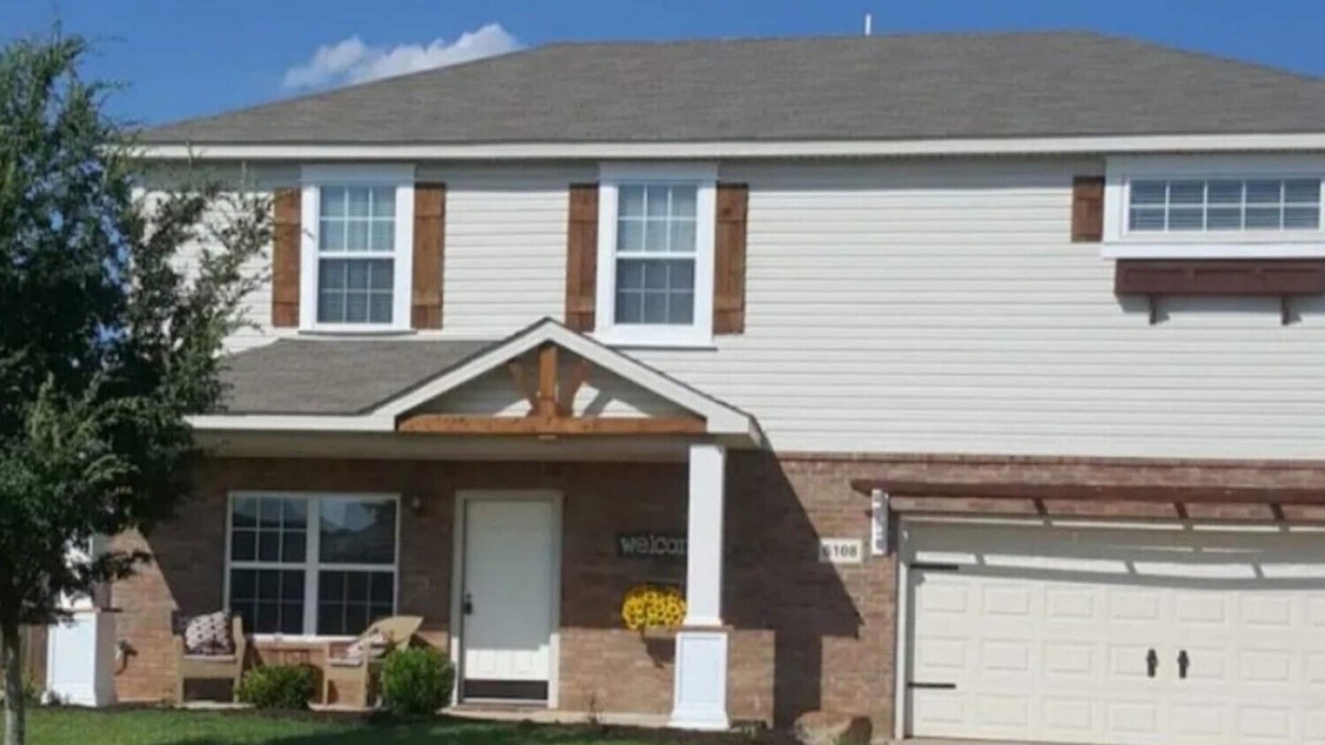 Central Oklahoma City House | The Comfort Gathering , 4 bedrooms, 2 kings, 3 bath, sleeps 16, group-friendly.