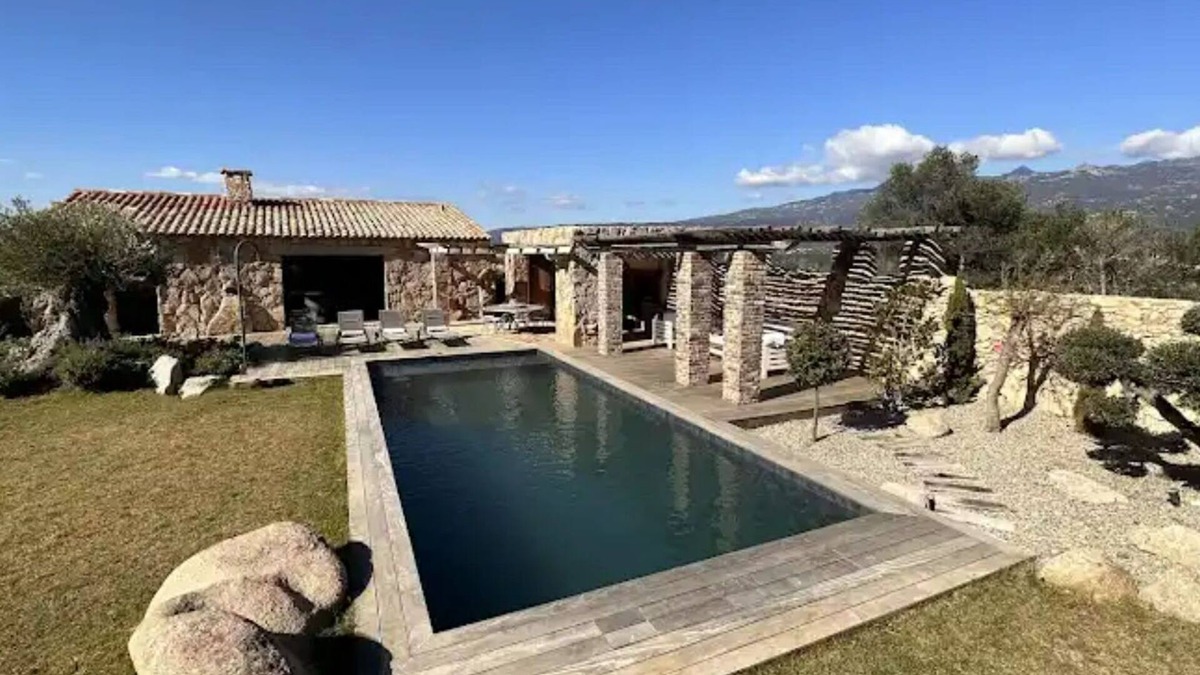 Figari Villa | The comfort of a villa combined with the services of a hotel!