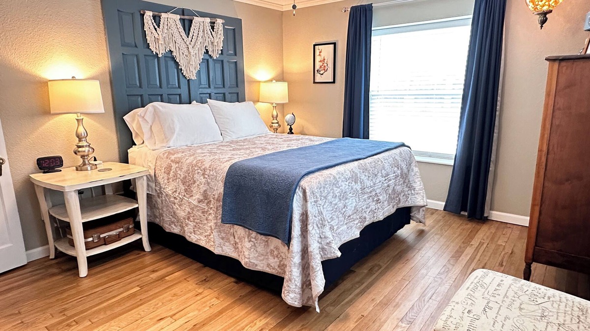 Stephenville House | The Compass South, The Travelers Stay Near TSU