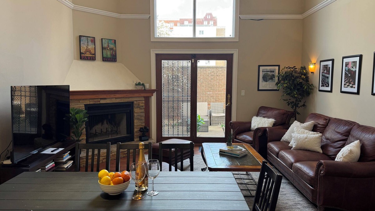 Old Town House | THE COMPOUND Large Exquisite House Private Yard 'Best Location' Well Appointed