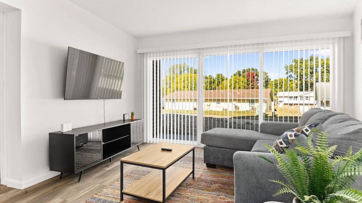 Orange Prairie Apartment | The Concord Place A3