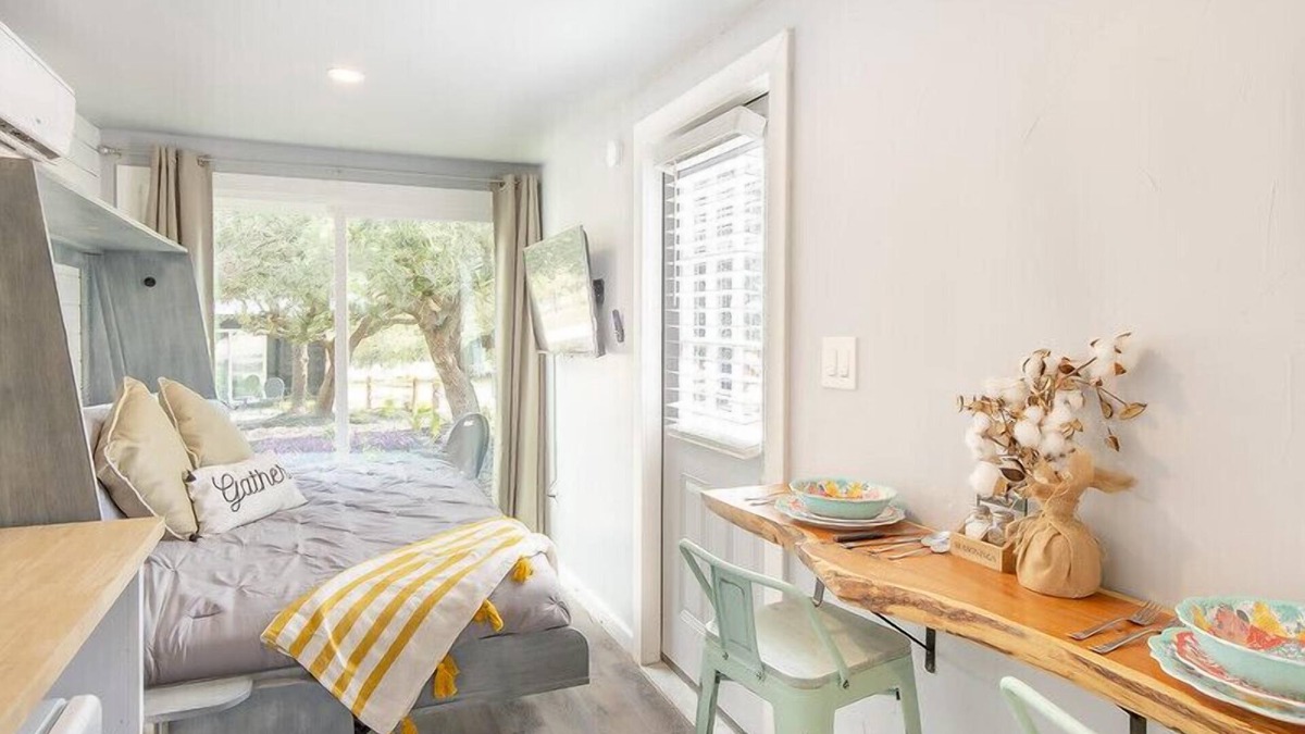 Johnson City House | The Container Retreat @ 290 Wine Trail #6