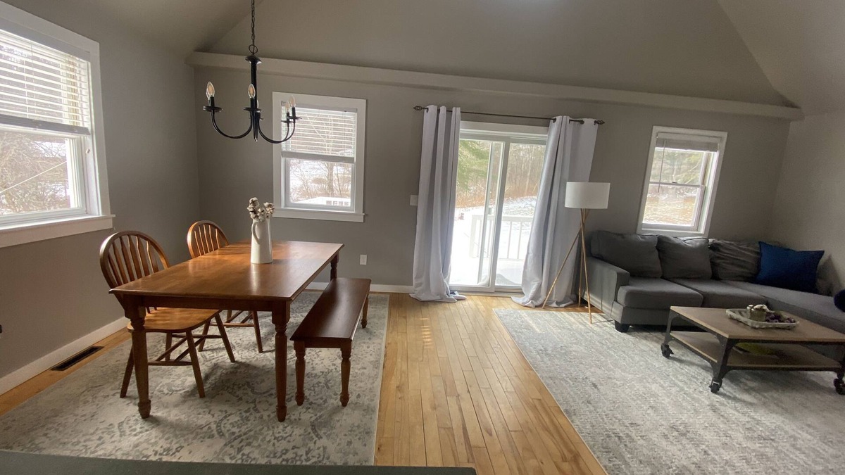 Williston South House | The Convenient Cape - Privacy, Hot Tub, Lots of space 5 minutes to I-89!